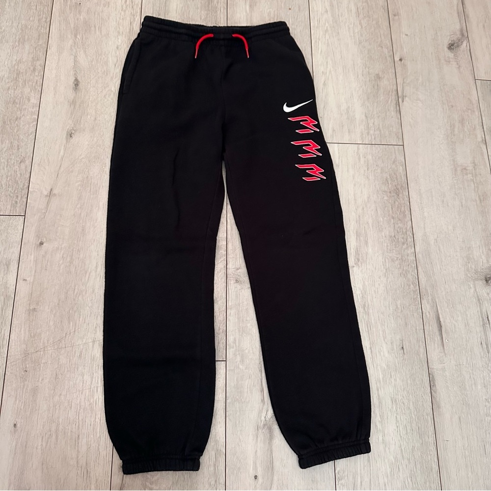 Nike Kids Black Sweatpants Size 12-13 with Red Details winter fall wear